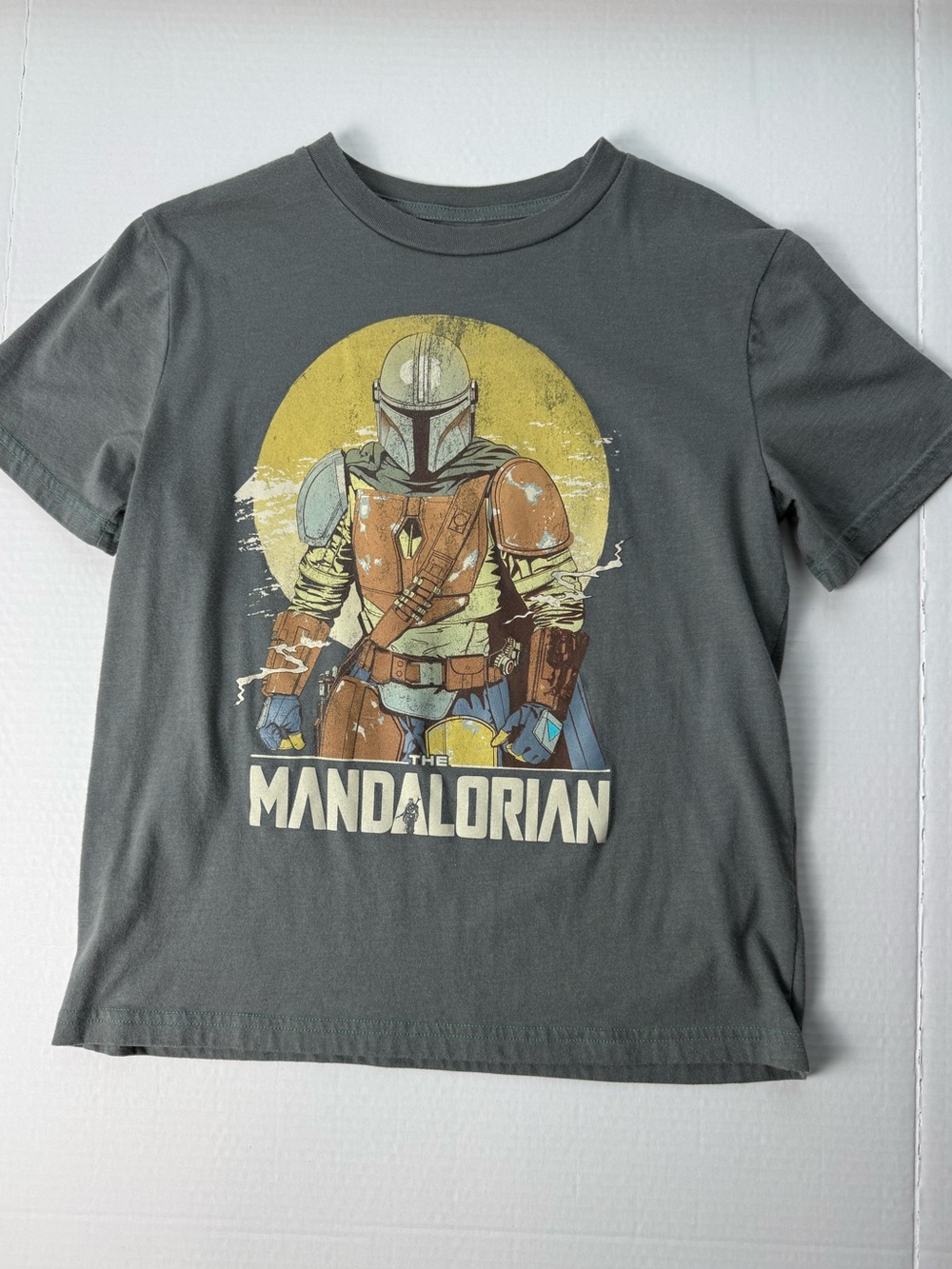 Disney The Mandalorian Graphic Tee - Gray & Yellow size youth large EUC